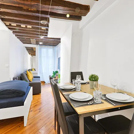 Quartier Les Marais Free Netflix Apartment